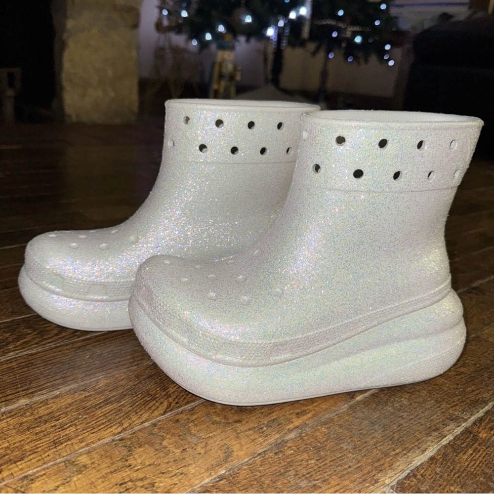 Crocs Classic Glitter Crush Platform Boots, Sparkle Women’s Size 5 Men’s Size 3